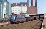 110 305 vor E 2640 (Braunschweig - Köln) in Wuppertal-Barmen. (21.03.1981) <i>Foto: Wolfgang Bügel</i>
