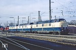 Drei Loks der Baureihe 221 (221 128, 111, 119) in der damals ungeliebten Farbvariante türkis/beige im Bw Wanne-Eickel. (28.03.1981) <i>Foto: Wolfgang Bügel</i>