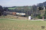 221 112 mit Gdg 58103 unterwegs im Angertal zwischen Flandersbach und Rohdenhaus. (28.03.1981) <i>Foto: Wolfgang Bügel</i>