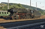 044 067 wurde am 08.10.1942 als 44 1067 beim Bw Mainz-Bischofsheim in Dienst gestellt und wartet hier im Bahnhof Kreiensen auf ihre nächste Zugleistung. (14.09.1973) <i>Foto: Prof. Dr. Willi Hager</i>