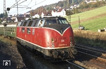 220 016 verlässt mit einem Eilzug Richtung Altenbeken den Bahnhof Kreiensen. (26.10.1973) <i>Foto: Prof. Dr. Willi Hager</i>