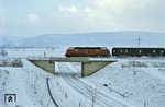 Eine unerkannt gebliebene 220 ist mit E 1644 bei Holzminden-Allersheim unterwegs. (09.12.1973) <i>Foto: Prof. Dr. Willi Hager</i>
