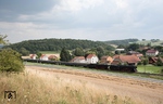 Auf der Strecke Göttingen - Bodenfelde passiert der Sonderzug die Ortschaft Emmenhausen.  (04.08.2015) <i>Foto: Joachim Schmidt</i>