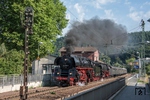 Mit Volldampf geht's durch den Bahnhof Mettlach. (06.08.2015) <i>Foto: Joachim Schmidt</i>