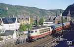 103 157 fährt mit IC 126 "Nymphenburg" (Innsbruck - Dortmund) durch St. Goar. (16.04.1981) <i>Foto: Joachim Bügel</i>