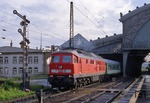 232 182 verlässt mit D 457 nach Wroclaw Glowny den Bahnhof Dresden-Neustadt. (28.04.1996) <i>Foto: Joachim Bügel</i>