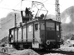 Ein Motorturmwagen der BBÖ (MTW 003, 004,006-011, Baujahr 1924), später ÖBB X 510, war ursprünglich für die Elektrifizierung der Arlbergbahn beschafft worden und ist hier auf Prüffahrt bei Hall in Tirol unterwegs. Ausgemustert wurde er 1970. (1942) <i>Foto: RVM (Ittenbach)</i>