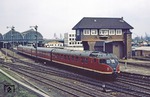 613 616 und 612 502 fahren als Rangierfahrt in die Kieler Abstellgruppe. (18.04.1981) <i>Foto: Joachim Bügel</i>