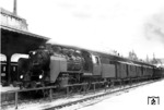Die Schweriner 24 013 steht mit E 267 (Uelzen - Rostock) im Bahnhof Schwerin (Meckl) zur Abfahrt bereit. (1929) <i>Foto: DLA Darmstadt (Hubert)</i>