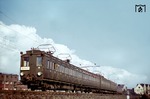 Ein seltenes Farbfoto eines Hamburger S-Bahnzug der Reihe ET 99 (elT 1562) für Wechselstrom (25 Hz - 6 KV) auf der Fahrt nach Barmbeck in Altona. (1938) <i>Foto: Walter Hollnagel</i>
