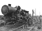 Einen vollen Erfolg konnten auch die Partisanen mit einer wohlplatzierten Mine in einem Gleis des Bahnhofs Snamenka vermelden, auf die 52 6176 vom Bw Bobrinskaja (Bobr) auffuhr. Die Lok war erst seit wenigen Wochen im Einsatz (Abnahme September 1943). (10.1943) <i>Foto: Walter Hollnagel</i>