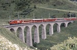 Der Glacier-Express G 903 mit FO HGe 4/4 103 auf dem Val Bugnei Viadukt. (21.06.1993) <i>Foto: Ulrich Neumann</i>