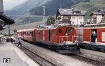 Zugkreuzung im Bahnhof Sedrun auf der FO-Strecke Andermatt - Disentis. Der Regionalzug 344 mit FO HGe 4/4 33 muss wohl dringend noch eine Milchkanne mitnehmen. (29.06.1993) <i>Foto: Ulrich Neumann</i>
