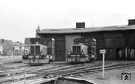 Lok D 56 (Deutz, 1955) und D 57 (Deutz, 1958) der Ruhr-Lippe-Eisenbahn (RLE) vor dem Schuppen in Neheim-Hüsten. (26.03.1972) <i>Foto: Johannes Glöckner</i>