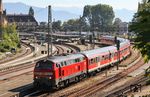 218 427 stellt IRE 4212 nach Ulm in Lindau Hbf bereit. (12.09.2015) <i>Foto: Joachim Bügel</i>