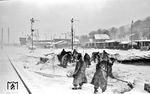 Beseitigung von Kriegsschäden nach einem Tieffliegerangriff im Bahnhof Jünkerath. (01.1945) <i>Foto: Walter Hollnagel</i>