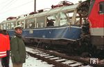 Bei einer Fahrt von München über die Karwendelbahn nach Innsbruck stieß der "Gläserne Zug" (491 001) bei der Einfahrt in den Bahnhof von Garmisch-Partenkirchen mit der Zuglok 1044 235 des am Halt zeigenden Ausfahrsignal ausgefahrenen RE 3612 frontal zusammen. Bei dem Unglück wurde ein Reisender aus dem Gläsernen Zug getötet und 46 Personen aus den beiden Zügen zum Teil schwer verletzt.  (12.12.1995) <i>Foto: Slg. Erich Preuß</i>