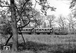 333 085 mit dem MEC-Sonderzug auf dem Weg von Essen-Stadtwald nach Steele Süd. (01.05.1972) <i>Foto: Johannes Glöckner</i>