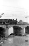 FS 835.200 rangiert auf der Brücke über den Tanaro in Alessandria. (30.08.1972) <i>Foto: Johannes Glöckner</i>