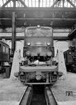 E 41 041 (BBC, Baujahr 1957) während der Revision im Aw Opladen. Die Lok war zuletzt in beige-blau Lackierung unterwegs und wurde am 20.12.1993 ausgemustert und anschließend im AW München-Freimann verschrottet. (1964) <i>Foto: Fischer</i>