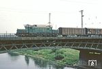 254 052 (ex E 94 052, AEG, Baujahr 1941) mit einem Güterzug auf der Elbebrücke in Dresden. (20.06.1981) <i>Foto: Wolfgang Bügel</i>