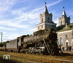 Die russische Güterzuglok LW-0062 aufgenommen im ukrainischen Bahnhof Bachmatsch-Passashirskij, einem Bahnknoten der Strecken Kiew - Kursk und Gomel - Romny. Die Loks der Bauart 1' E 1' h2 wurden zwischen 1952 und 1956 in einer Stückzahl von 522 Lokomotiven von der Lokfabrik Woroschilowgrad (heute Lugansk - ukr. Luhansk) gebaut. Die Maschinen wurden im schweren Güterzugdienst eingesetzt und erreichten eine Höchstgeschwindigkeit von 80 km/h. Heute sind noch 28 Loks dieser Bauart in Museen erhalten geblieben. (09.10.1994) <i>Foto: Joachim Richling</i>