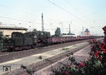 Die Gremberg 052 924-5 (50 2924) befördert einen leeren Braunkohlegüterzug durch Köln-Longerich. (15.06.1973) <i>Foto: Peter Schiffer</i>