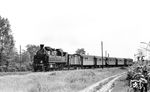 Mit einem Personenzug fährt die 1917 bei Henschel gebaute JZ 17-046 in Vinkovci ein. (23.08.1972) <i>Foto: Johannes Glöckner</i>