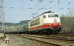 103 182 mit D 583 (Hamburg-Altona - München) bei Kreiensen. (05.04.1974) <i>Foto: Prof. Dr. Willi Hager</i>