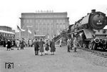 Besucher gab es selbstverständlich auch auf der von der BD Köln organisierten Ausstellung zum Jubiläum "125 Jahre Deutschen Eisenbahnen". (08.10.1960) <i>Foto: Fischer</i>