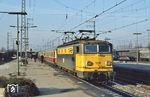 NS 1311 ist mit TEE 17 "Erasmus" (Den Haag - München) im Grenzbahnhof Emmerich eingetroffen. Ab hier wird eine DB-Lok den Zug übernehmen. (06.12.1978) <i>Foto: Peter Schiffer</i>