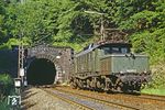 194 582 wartet nach vollendeter Schiebeleistung am Schwarzkopftunnel bei Heigenbrücken auf die Rückfahrt nach Laufach.  (29.07.1981) <i>Foto: Joachim Bügel</i>