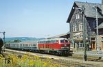 216 141 vor N 6735 nach Limburg im Bahnhof Wilsenroth/Westerwald. (30.07.1981) <i>Foto: Joachim Bügel</i>