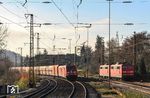 GM 47925 nach Linz Stahlwerke hat Einfahrt in den Bahnhof Laufach. Die Schiebeloks 151 053 und 151 032 stehen auch schon bereit. (27.11.2015) <i>Foto: Joachim Bügel</i>