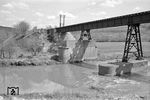 Die behelfsmäßig wiederaufgebaute Siegbrücke bei Merten. (1948) <i>Foto: Fischer</i>