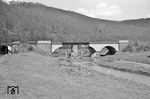Behelfsmäßige reparierte Siegbrücke im Ortsteil Büdenholz (Sieg aufwärts fotografiert) bei Eitorf. (1948) <i>Foto: Fischer</i>