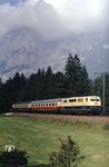 111 012 mit IC 511 "Chiemgau" (Köln - Berchtesgaden) bei Winkl. (11.09.1979) <i>Foto: Peter Schiffer</i>