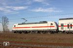 Die nur für 160 km/h ausgelegten Lokomotive der Bombardier Traxx Baureihe P160 AC2 (146.2) sind für den klassischen IC-Verkehr eigentlich zu langsam. Kritiker bemängeln daher auch, dass das neue Fernverkehrsprodukt der Bahn eine Mogelpackung in Form eines Regionalexpresszuges zu IC-Preisen sei. (10.12.2015) <i>Foto: Wolfgang Bügel</i>
