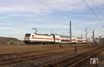 Durch die Beschaffung der Doppelstock-ICs sollen vordringlich Fahrzeugkapazitäten geschaffen werden, um die Fahrzeugreserve des DB-Fernverkehrs zu entlasten. Im Rahmen der Präsentation des neuen Fernverkehrskonzeptes hat DB-Fernverkehr im März 2015 angekündigt, bis zum Jahre 2030 insgesamt 120 Doppelstock-Garnituren in Betrieb nehmen zu wollen und damit einen Großteil der aktuellen IC-Garnituren abzulösen. Ab 13. Dezember 2015 werden die Züge zunächst von Köln nach Leipzig bzw. Norddeich fahren. Eine Probefahrt ist mit 146 553 bei Gruiten unterwegs. (10.12.2015) <i>Foto: Wolfgang Bügel</i>