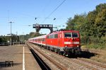 Bis Herbst 2015 war auf der Linie 48 zwischen Bonn und Wuppertal immer noch eine Bn-Wagen-Einheit unterwegs, die hier mit 111 036 als RB 27714 durch Wuppertal-Sonnborn fährt. (02.10.2015) <i>Foto: Wolfgang Bügel</i>