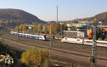 442 854 von NationalExpress begegnet auf Schulungsfahrt dem 403 034 als ICE 652 nach Bonn in Wuppertal-Steinbeck. (27.10.2015) <i>Foto: Wolfgang Bügel</i>