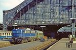 Mit E 3424 ist 110 148 in Köln Hbf eingefahren. (16.08.1981) <i>Foto: Wolfgang Bügel</i>