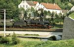 Gegen 13.15 Uhr fährt 038 772 mit N 5963 aus Böblingen über die Neckarbrücke in Horb ein. (17.07.1974) <i>Foto: Prof. Dr. Willi Hager</i>