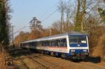 Eine Ersatzgarnitur besteht aus dem Wittenberger Steuerwagen 50 80 80-35 173-9 Bnrdzf 483.1, den Bn-Wagen 55 80 30-33 737-9, 55 80 30-33 752-8, 55 80 30-33 750-2 in National Express-Farben, sowie dem Bnrz 451.1 Nr. 50 80 22-34 160-8 in DB-verkehrsrot und Zuglok MRCE ES 64 U2-030 (182 530) in schwarz. (15.12.2015) <i>Foto: Joachim Bügel</i>
