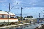 141 295 fährt mit N 5269 in Hamm ein und trifft dabei auf 403 005. (23.08.1981) <i>Foto: Wolfgang Bügel</i>