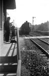Die Dortmunder 03 1022 am Schrankenposten 30 zwischen Mehlem und Bad Godesberg. (1951) <i>Foto: Fischer</i>
