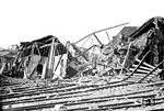 Der völlig zerstörte Lokschuppen des Bw Osnabrück. (14.09.1944) <i>Foto: RBD Münster</i>