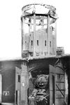 03 169 vor der den Resten des Wasserturms ihrer zerstörten Heimatdienststelle Osnabrück Hbf. (14.09.1944) <i>Foto: RBD Münster</i>