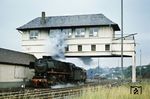 044 610 mit Ng 64442 nach Ottbergen unter dem Reiterstellwerk "Hwf" in Holzminden. (05.08.1974) <i>Foto: Prof. Dr. Willi Hager</i>