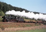038 382-8 (38 2383) mit einem Stahl-Halbzeug-Güterzug bei Bad Niederau. (25.09.1973) <i>Foto: Peter Schiffer</i>